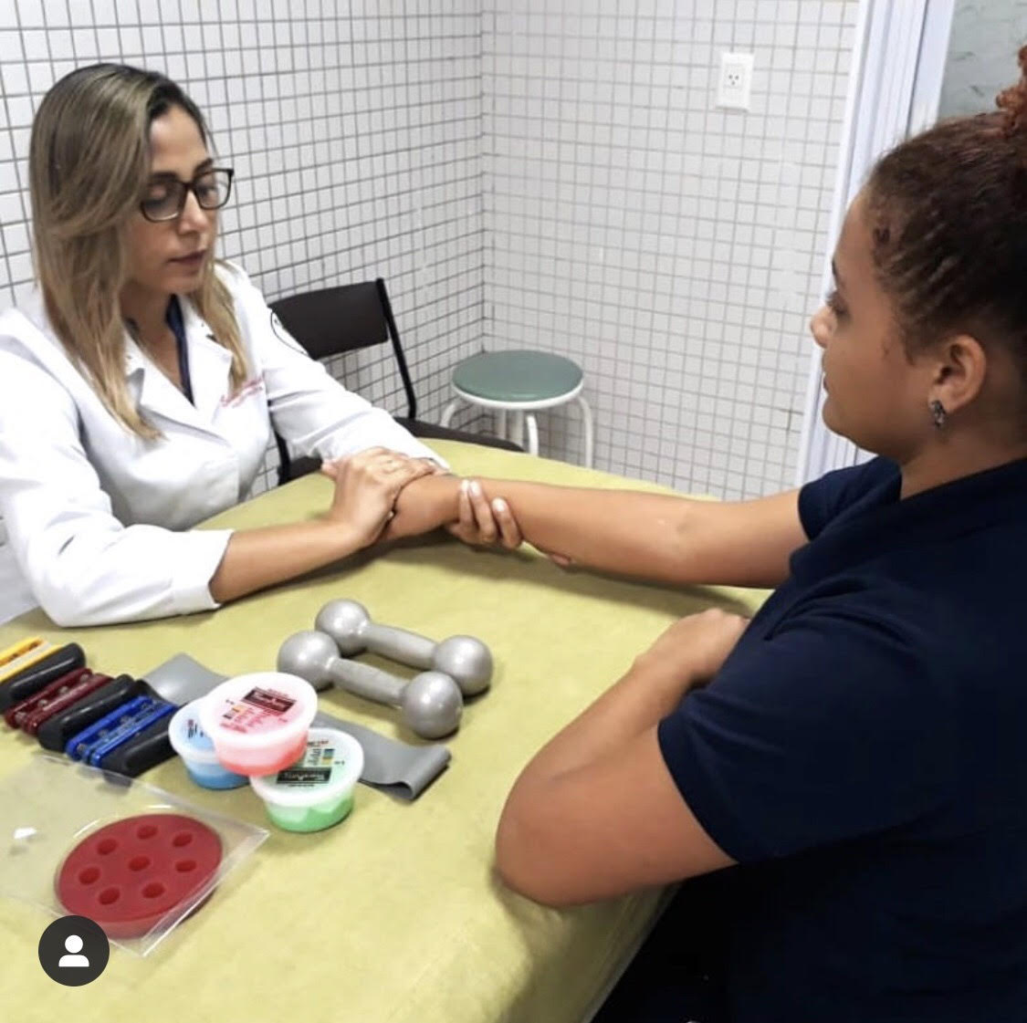 Fisioterapia específica para mãos e punhos é arma contra LER; tem na Ortomed